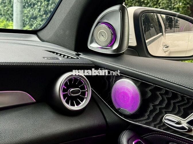 Mercedes GLC300 2018 model 2019 màu trắng