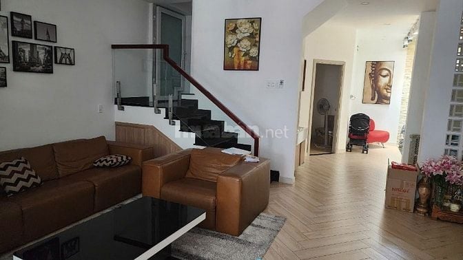 Cho thuê nhà Lê Văn Sỹ, Q3. 6x17m, 3 tầng st, hẻm kinh doanh 8m thông