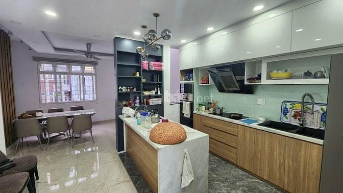 Cho thuê nhà Lê Văn Sỹ, Q3. 6x17m, 3 tầng st, hẻm kinh doanh 8m thông