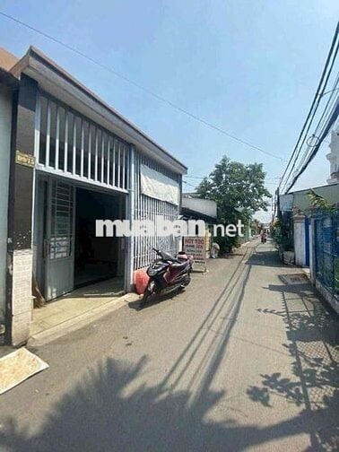 cho thuê nhà ngay trung tâm ngã 5 hẻm thông buôn bán nhỏ mới sơn sửa