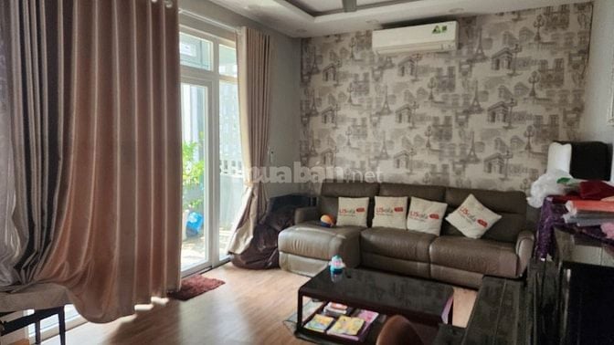 Cho thuê nhà Lê Văn Sỹ, Q3. 6x17m, 3 tầng st, hẻm kinh doanh 8m thông