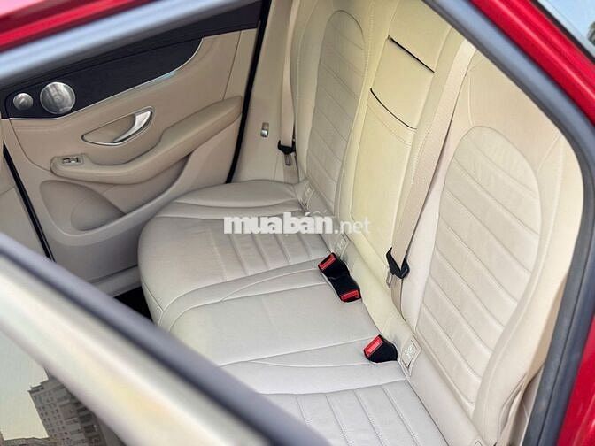 Mercedes GLC300 2018 model 2019 màu đỏ