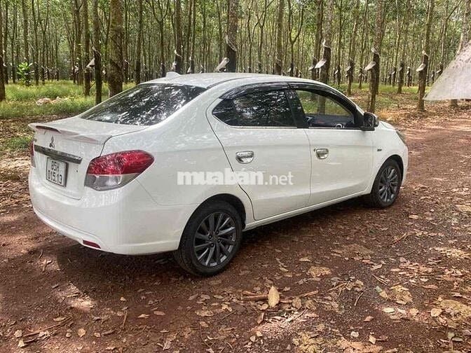 Mitsubishi Attrage 2015 Trắng
