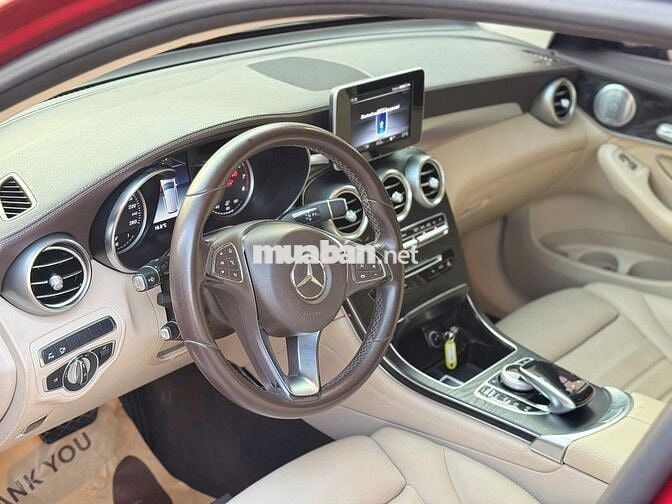 Mercedes GLC300 2018 model 2019 màu đỏ