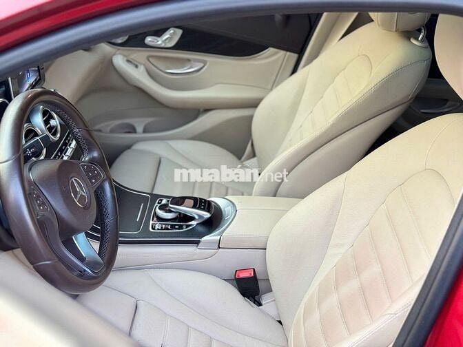 Mercedes GLC300 2018 model 2019 màu đỏ