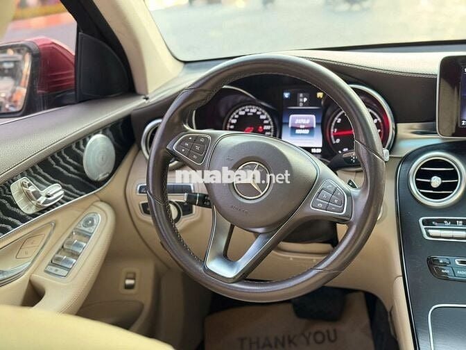 Mercedes GLC300 2018 model 2019 màu đỏ