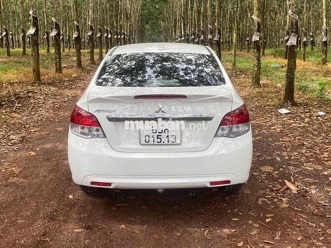 Mitsubishi Attrage 2015 Trắng
