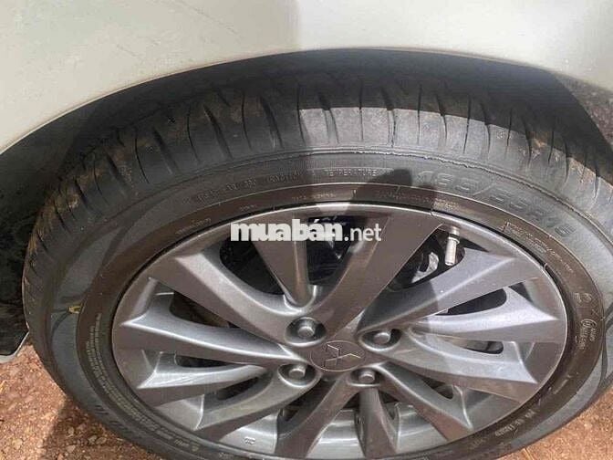 Mitsubishi Attrage 2015 Trắng