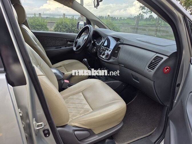 Toyota Innova 2013 2.0E  Xe Rin Đẹp Keng