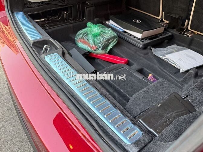 Mercedes GLC300 2018 model 2019 màu đỏ