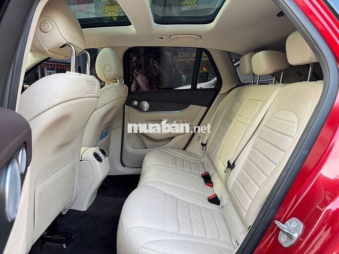 Mercedes GLC300 2018 model 2019 màu đỏ