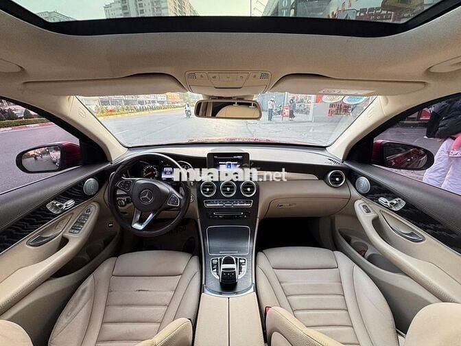 Mercedes GLC300 2018 model 2019 màu đỏ