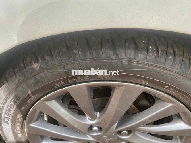 Mitsubishi Attrage 2015 Trắng