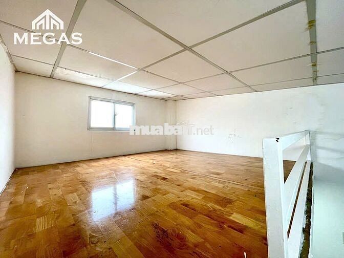 CHDV Quận 10 Cạnh UEH và ĐH Hành Chính đường 3 tháng 2