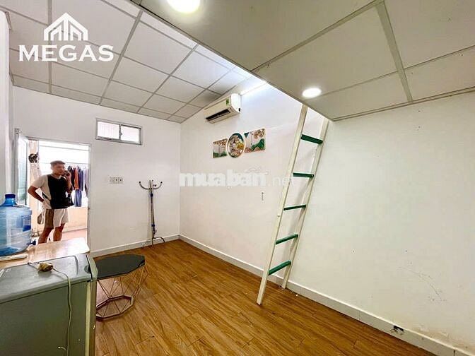 CHDV Quận 10 Cạnh UEH và ĐH Hành Chính đường 3 tháng 2