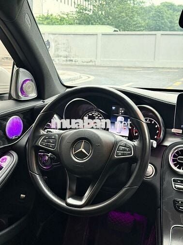 Mercedes GLC300 2018 model 2019 màu trắng