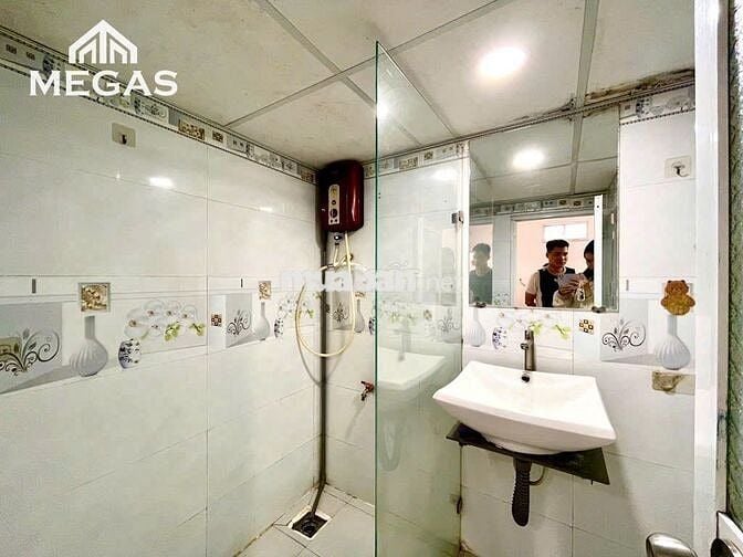 CHDV Quận 10 Cạnh UEH và ĐH Hành Chính đường 3 tháng 2