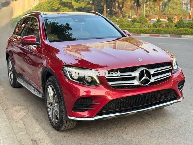 Mercedes GLC300 2018 model 2019 màu đỏ