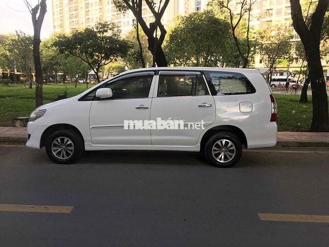 Toyota Innova 2013 mt j - 123456 km