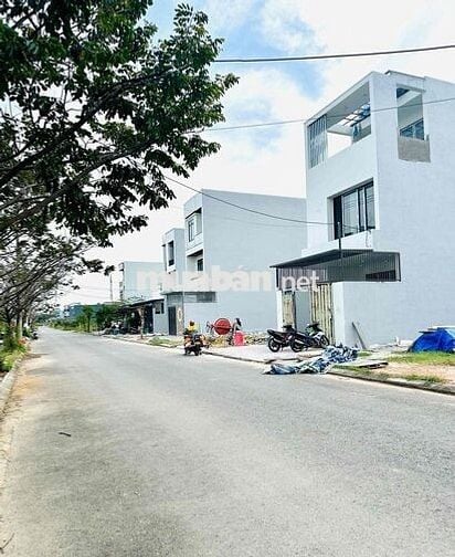 Càn tiền bán nhanh lô đất đường Phạm Đình Bân , nhìn ra Võ Chí Công