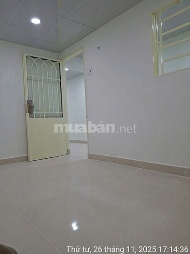 Nhà đẹp ở ngay, sát trường tiểu học Phước Bình- xe hơi đỗ cửa. kd được