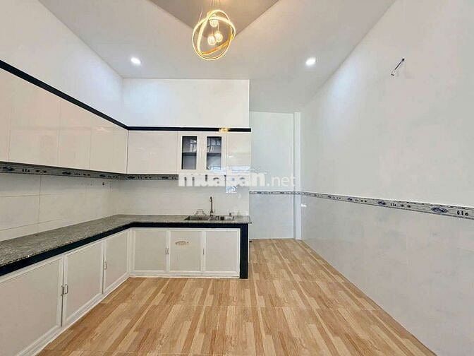 Nhà trống dọn vào ở liền. 
4x13  -1 trệt -1 lau 2pn,-2wc