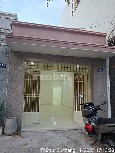 Nhà đẹp ở ngay, sát trường tiểu học Phước Bình- xe hơi đỗ cửa. kd được