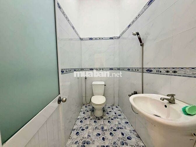 Nhà trống dọn vào ở liền. 
4x13  -1 trệt -1 lau 2pn,-2wc