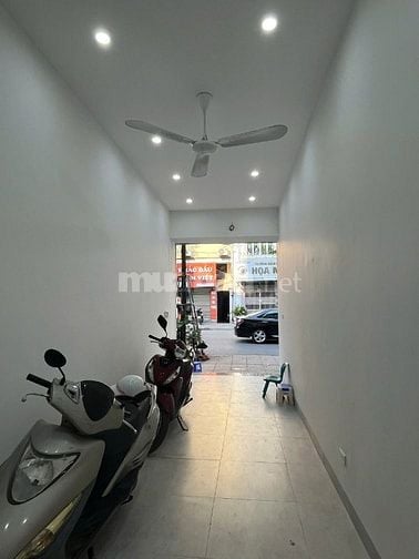 Chính chủ cho thuê mặt bằng tầng 1 phố Khâm Thiên, DT 30m2, 10triệu/th
