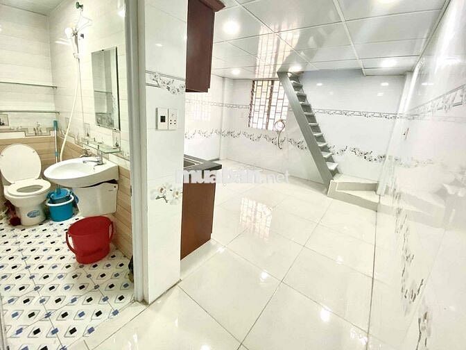 CHO THUÊ PHÒNG TRỌ – TRUNG TÂM QUẬN 5 – NHÀ MỚI, CÓ GÁC, GIỜ GIẤC TỰ D