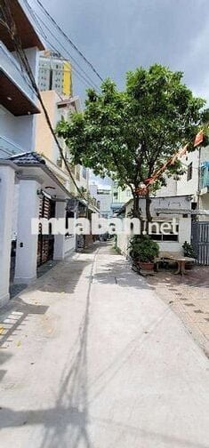 BÁN ĐẤT TẶNG NHÀ ĐƯỜNG OTO SÁT LÀNG ĐẠI HỌC-G BIG C GẦN 120M2 CHỈ 5TY5