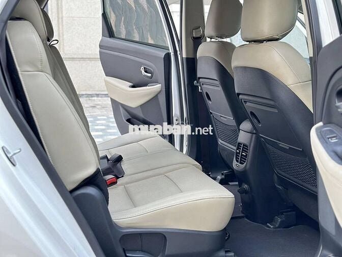 Kia Rondo 2020 máy xăng, số sàn màu trắng