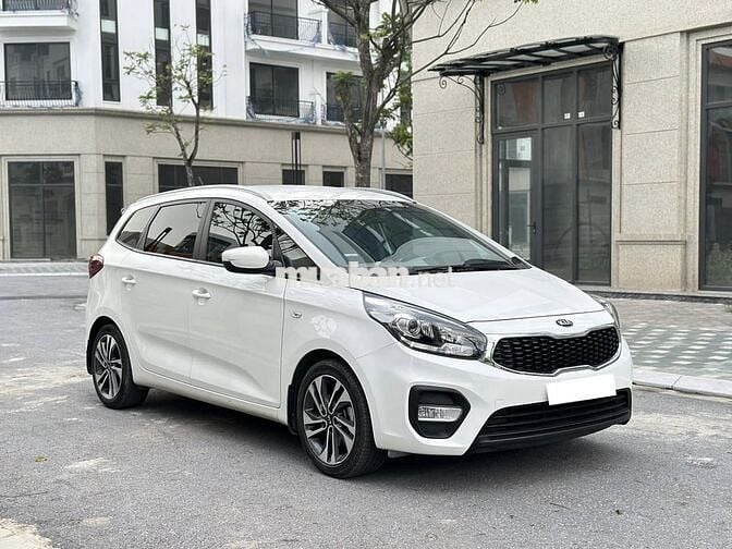 Kia Rondo 2020 máy xăng, số sàn màu trắng