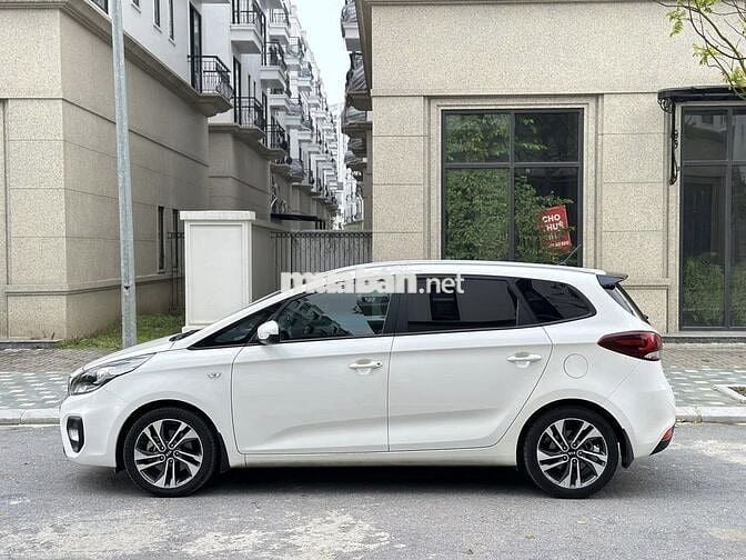 Kia Rondo 2020 máy xăng, số sàn màu trắng