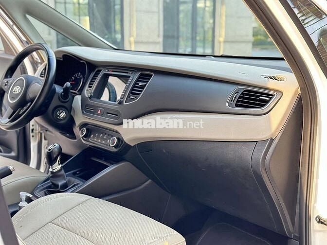 Kia Rondo 2020 máy xăng, số sàn màu trắng