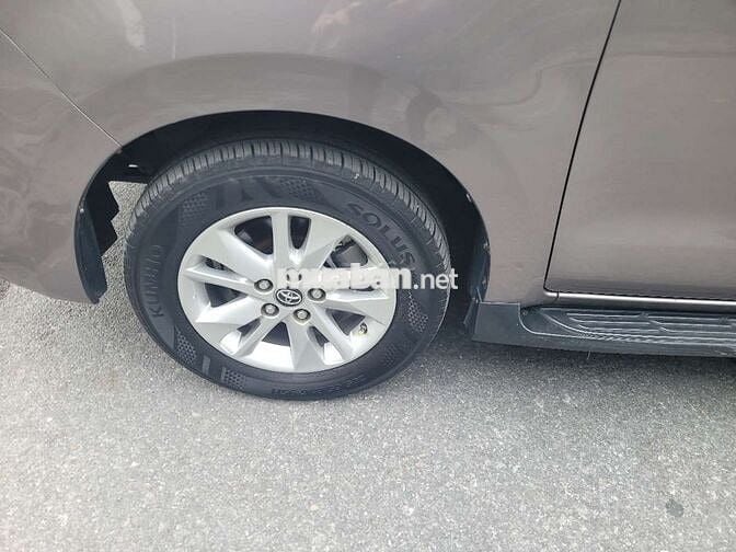 Innova 2018 2.0E - 16000 km