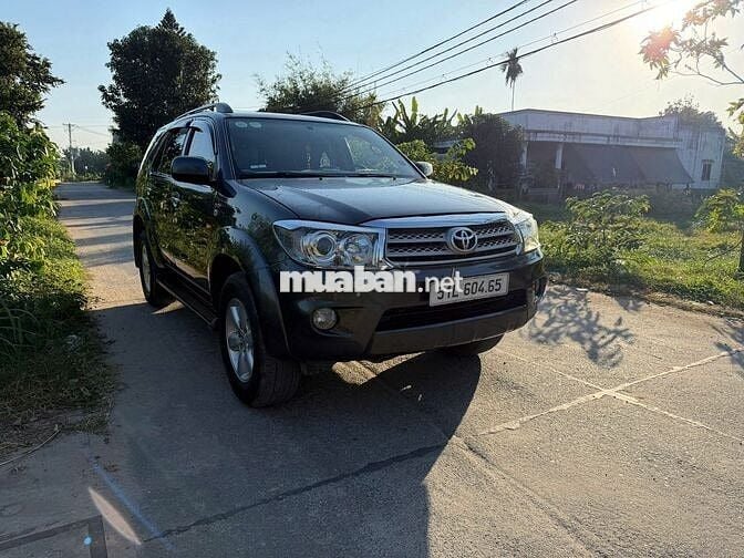 Toyota Fortuner 2010 2.G máy dầu số sàn