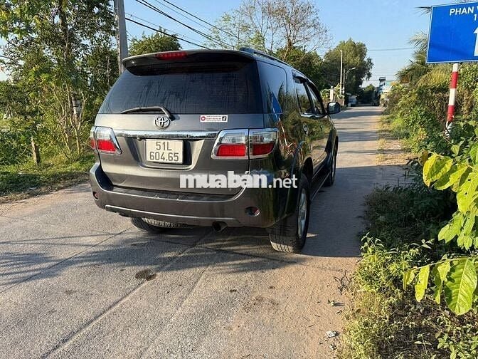 Toyota Fortuner 2010 2.G máy dầu số sàn