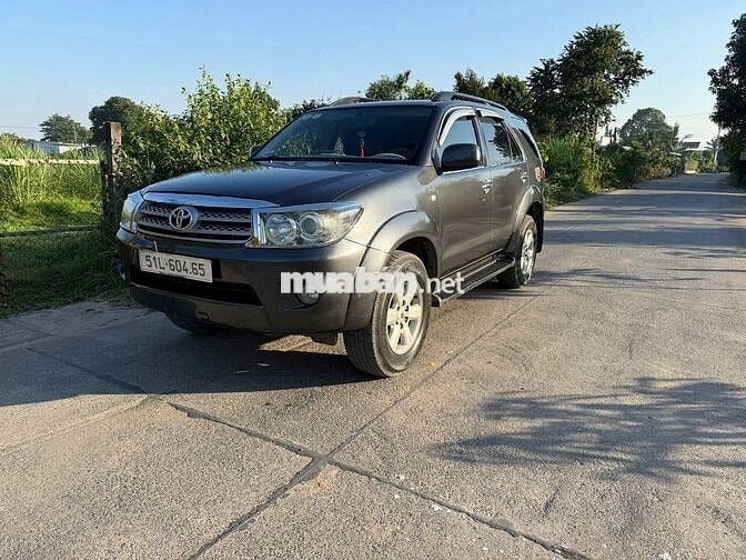 Toyota Fortuner 2010 2.G máy dầu số sàn