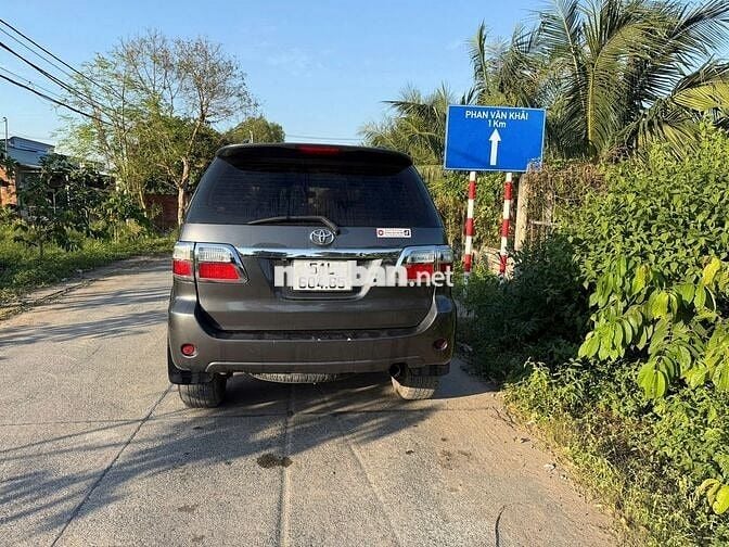 Toyota Fortuner 2010 2.G máy dầu số sàn
