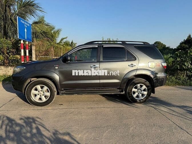 Toyota Fortuner 2010 2.G máy dầu số sàn