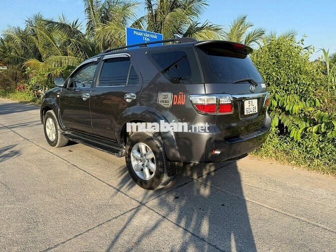 Toyota Fortuner 2010 2.G máy dầu số sàn