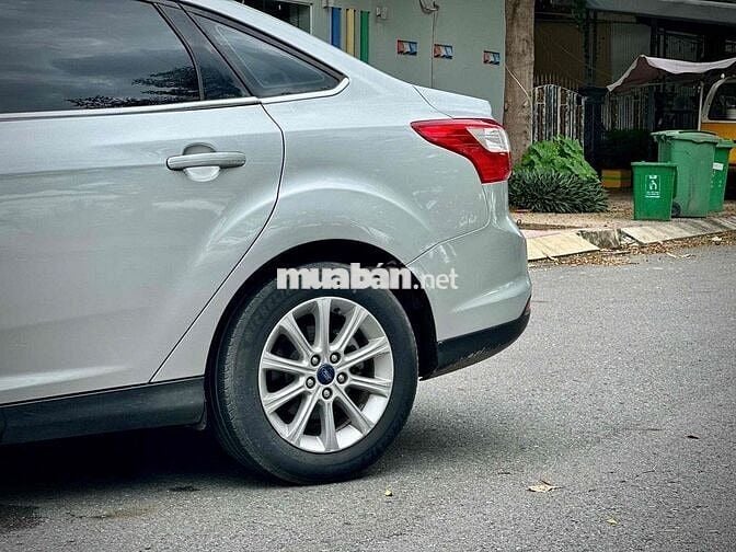 Ford Focus 2013 Bạc , bảo hành chính hãng