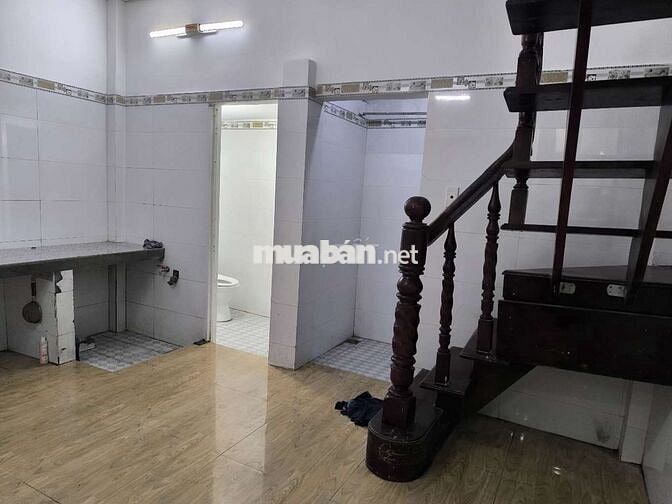 Cho thuê nhà nguyên căn 4x14m, 1 trệt 1 lầu, hẻm xe hơi, Bình Trị Đông