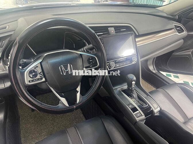 Honda Civic 2020 G Đen 6 vạn km