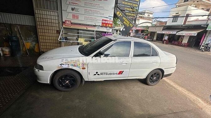 Mitsubishi Lancer 2000 GLXI 1.6 MT - 580000
