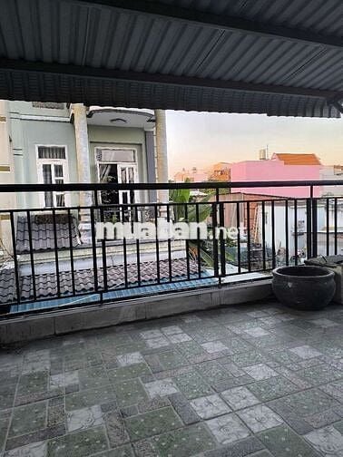 Cho thuê nhà nguyên căn 4x14m, 1 trệt 1 lầu, hẻm xe hơi, Bình Trị Đông