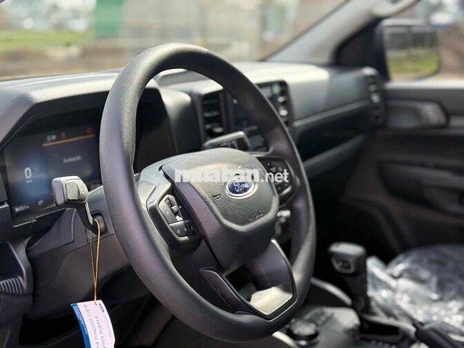 Ford Ranger XLS 2 cầu 2025 Trắng 8000 km siêu cọp