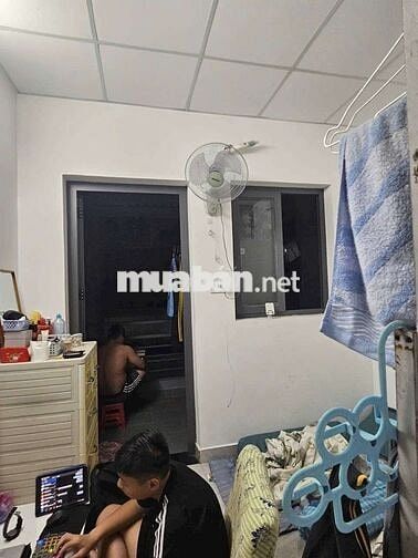 Nhà sạch sẽ , hẻm an ninh 2pn ,thêm gác ,2vs