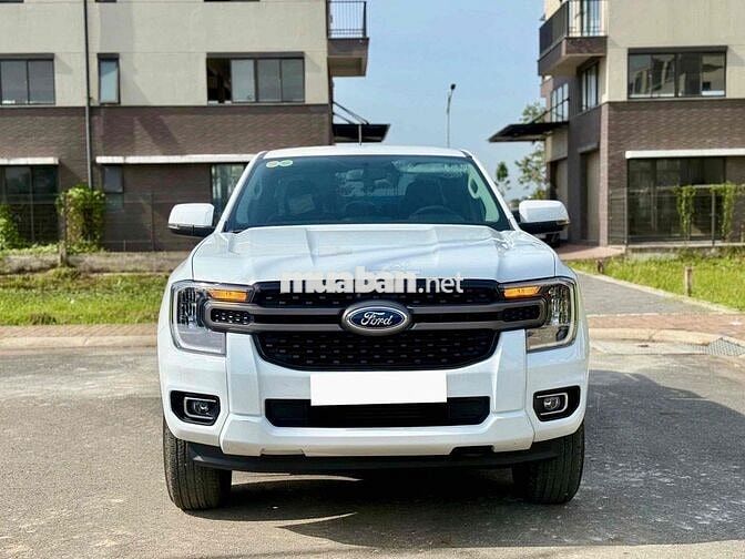 Ford Ranger XLS 2 cầu 2025 Trắng 8000 km siêu cọp